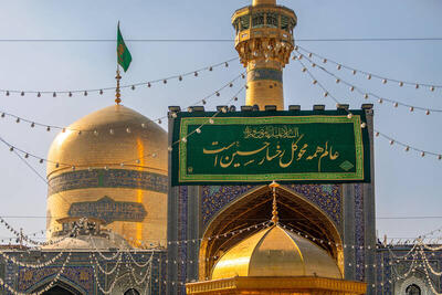 فیلم/ نقاره‌زنی شب ولادت امام حسین(ع) در حرم حضرت رضا(ع)