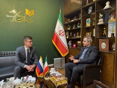 برگزاری روز نهم تئاتر فجر با حضور رایزن فرهنگی سفارت روسیه در ایران