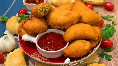 پیراشکی مرغ و اینجوری درست کنین عاشقش میشین؛ ترد و خوشمزه!