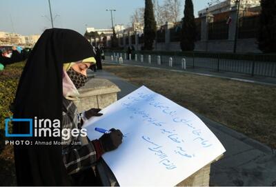 تصاویر: از نزدیک به همراه رادیکال‌ها در تجمع علیه سران قوا