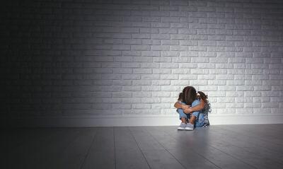 نشانه‌های آزار جنسی در کودکان؛ آنچه والدین باید بدانند