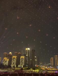 مانور و فرود شگفت‌انگیز ۱۰۰۰ پهپاد در چین