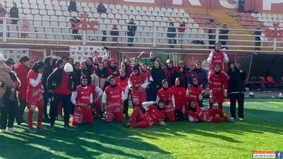 جشن بانوان پرسپولیسی پس از صعود به لیگ برتر - پارس فوتبال