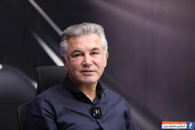 پیشکسوت سرشناس پرسپولیس در مراسم تشییع یک استقلالی +عکس - پارس فوتبال