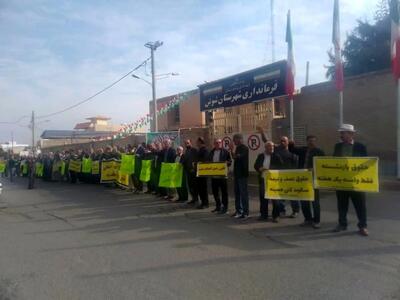 تجمع اعتراضی بازنشستگان در اعتراض به رقم عیدی ۱۴۰۳ | روزنو