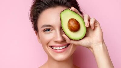 تأثیر تغذیه بر سلامت پوست؛ چه بخوریم تا پوستی شاداب داشته باشیم؟  - سبک ایده آل