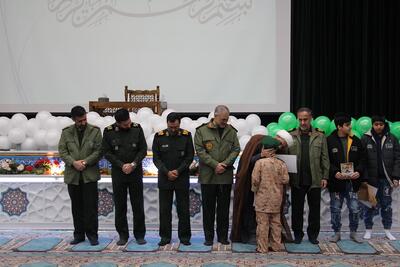 تجلیل از پاسداران نمونه نیروی زمینی سپاه در سالروز ولادت امام حسین علیه السلام + عکس