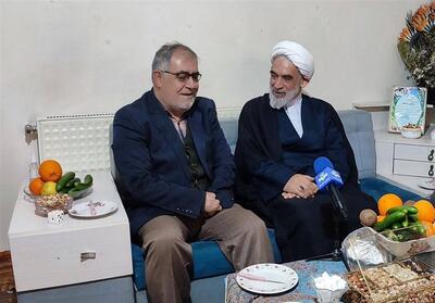 حضور نمایندگان امام خامنه‌ای در منازل تعدادی از جانبازان - تسنیم