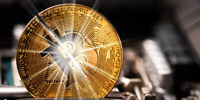 بیت‌کوین در مرز ۱۰۰ هزار دلار متوقف شد