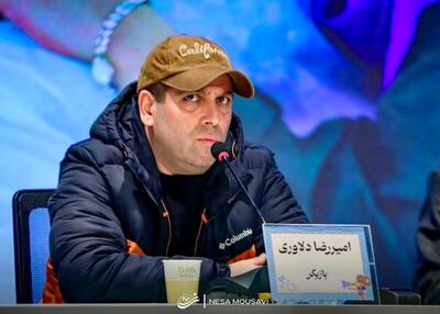 تنش در نشست خبری فیلم «شمال از جنوب غربی»؛ درگیری لفظی امیررضا دلاوری و حمید زرگرنژاد