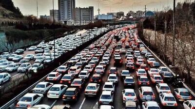 کرباسچی، شهردار اسبق تهران: عوارض سنگین برای تردد خودرو‌های پلاک شهرستان بی‌نتیجه است/ اگر می‌خواهید میزان تردد به تهران را کاهش دهید، باید موضوع مراجعه به آن را از بین برد
