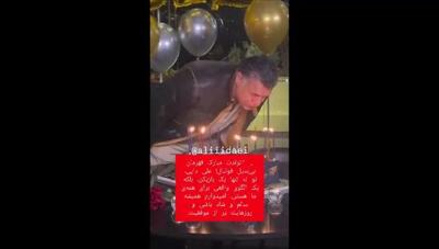 جشن تولد علی دایی با تم قرمز در کنار خانواده