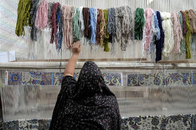 فرش های خارجی را تبلیغ نکنید/محرومیت 90 درصدی بافندگان فرش