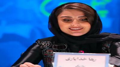 مطلب روز | استایل دیدنی “رها خدایاری” در اکران فیلم آبستن در جشنواره فجر | گلی شی