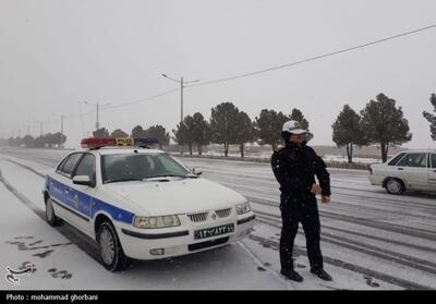 برخورد قاطع پلیس راه قم با تخلفات جاده‌ای - تسنیم