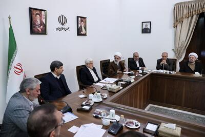 عارف: علامه بهابادی یزدی افتخار کویر و ایران است اما مظلوم مانده است