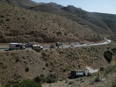 سقوط مینی بوس به دره در دهدز خوزستان ۱۱ مصدوم به جای گذاشت