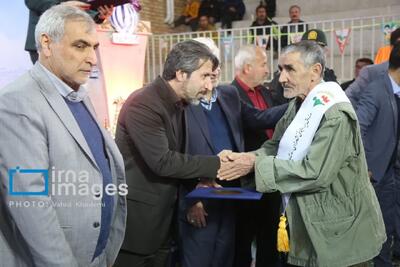 حکم بازنشستگی پنج مستمری‌بگیر بیمه روستایی خراسان‌شمالی اهدا شد