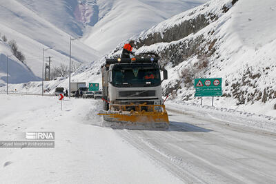 مسیر پیرانشهر - مرز تمرچین پنج نوبت برف‌روبی و نمک‌پاشی شد
