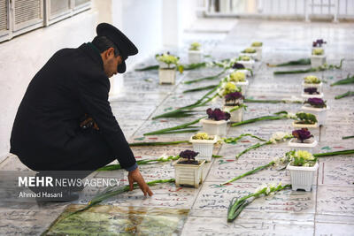 آئین گلباران گلزار شهدا در حرم امام رضا (ع)