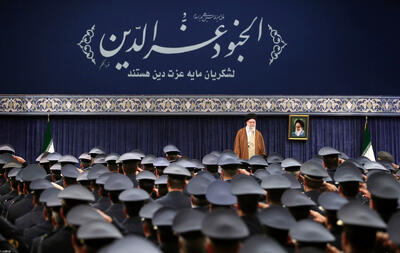 تصاویری از دیدار فرماندهان نیروی هوایی و پدافند هوایی ارتش با رهبر انقلاب