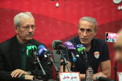 پاسخ تند مدیرعامل فولاد خوزستان به سرمربی: یحیی نق زدن را متوقف کن / تا الان سکوت کردیم از این به بعد نه / وقتی تیم پیروز می‌شود، او ادعا می‌کند که این موفقیت حاصل تلاش خودش بوده، اما در زمان شکست، مسئولیت آن را متوجه باشگاه می‌داند / فهرستی هشت‌نفره از بازیکنان به من داده و می‌گوید که اینها را جذب کن، اما لیست تیم ما پر است؛ این بازیکنان جدید را کجا باید قرار دهم؟ / نمی‌توانم از بازیکنان ترشی بگیرم