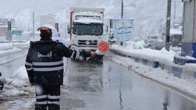 برف و باران در جاده‌ها و انسداد محورها
