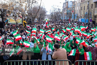 حضور غرورآفرین کردستانی‌ها در جشن پیروزی انقلاب بیانگر عشق به آرمان‌های امام است