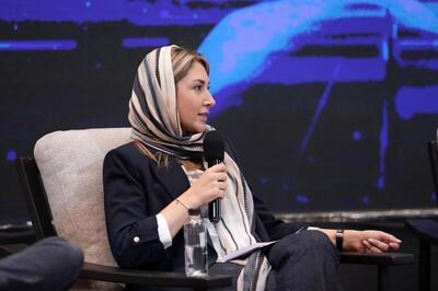 جنجال در شبکه‌های اجتماعی بر سر استفاده مکرر یک خانم ایرانی از لغات انگلیسی | اقتصاد24