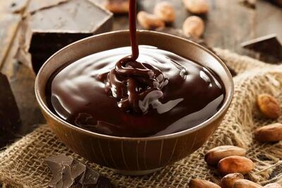 طرز تهیه سس شکلات فوری برای کیک و دسر - فراشپز