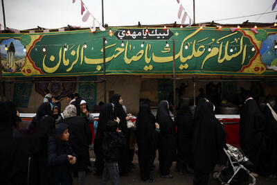 جمعیت حاضر در جشن نیمه شعبان جمکران | جشن و شادی مردم در زادروزِ امام زمان(عج) + ویدئو