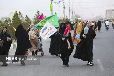 آغاز شادپیمایی قمی ها در روز نیمه شعبان به سمت مسجد جمکران