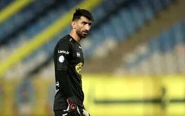 حمله هواداران استقلال به دروازه‌بان استقلالی پرسپولیس!