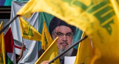 عکس | محافظ شخصی شهید سید حسن نصرالله در کنار پیکر مطهر او