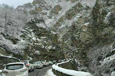 ریزش کوه در محدوده ازارک جاده قدیم چالوس +جزئیات