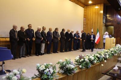 تجلیل از ستارگان درخشان شریف: چهره‌های ماندگار دانشگاه، مفتخر به نشان استاد ممتازی