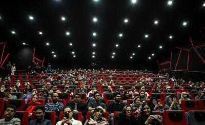 آمار فروش سینماها در ۱۰ روز نخست اسفندماه اعلام شد / استقبال بیش از ۷۴۶ هزار مخاطب از فیلم‌های حاضر در سبد اکران