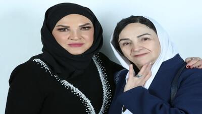 تیتر روز | استایل شیک «آذر معماریان» همسر علی معلم کنار هنرمندان | گلی شی