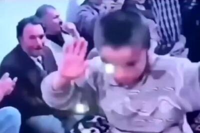 آواز محلی؛ پسر بچه تو مهمونی دهه 50 چه رقص ریتمی میکنه جای سوزن انداختن نیست
