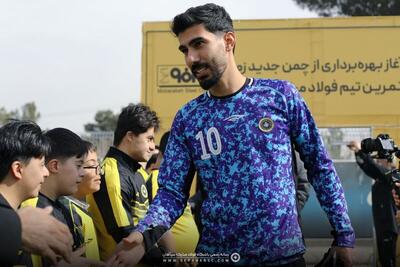 شکاری همچنان درگیر گل مردود