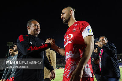 بوسه زندگی سردار دورسون بر پیکر پرسپولیسِ اسماعیل کارتال