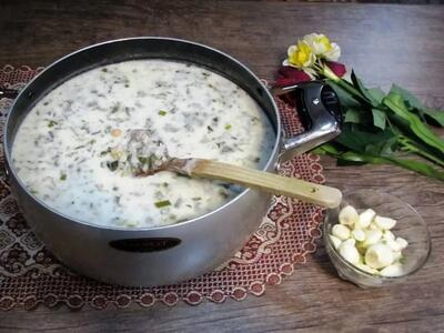 آموزش پخت آش دوغ تبریزی با گوشت قلقلی و برنج - آینه فردا
