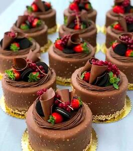 طرز تهیه مینی کیک مجلسی بدون فر