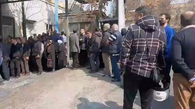 صف‌های طولانی در توزیع گوشت عیدانه پرسنل معاونت سیاسی صداوسیما!