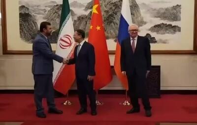 بیانیه مشترک نشست سه‌جانبه تهران، مسکو و پکن درباره موضوع هسته‌ای ایران: تعاملات دیپلماتیک و گفتگوی مبتنی بر اصل احترام متقابل، تنها گزینه عملی و معتبر در این خصوص است /تاکید بر اهمیت زمانبدی‌های قطعنامه شورای امنیت سازمان ملل  / از همه طرف‌های ذی‌ربط می‌خواهیم تا از انجام هر اقدامی‌که موجب تشدید وضعیت شده اجتناب کنند تا فضا و شرایط مناسب برای تلاش‌های دیپلماتیک ایجاد شود