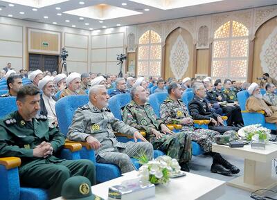 آیین تجلیل از فرماندهان و مسئولان برگزیده برنامه‌های فرهنگی ارتش برگزار شد