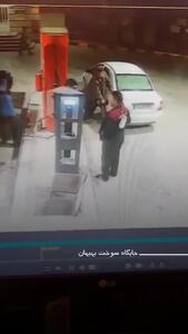 لحظه زیر گرفتن دو شهروند توسط راننده در جایگاه سوخت بهبهان