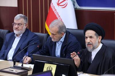 ابوترابی، امام جمعه تهران: روزانه بیش از معادل ۷۵۰۰ بشکه نفت را تقریباً رایگان در کشور توزیع و مقدار کمی از آن را به عنوان مالیات دریافت می‌کنیم/ در کشور همسایه غربی ما، حتی یک بشکه هم رایگان توزیع نمی‌شود، درحالی که رشد اقتصادی آن‌ها با ما قابل مقایسه نیست/ همه ما باید به رئیس جمهور کمک کنیم تا کشور از این مرحله سخت با قدرت عبور کند