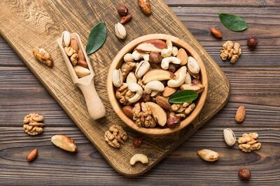 مراقب سم خاموش در مغز آجیل های مانده باشید | راه های تشخیص خشکبار آلوده چیست؟