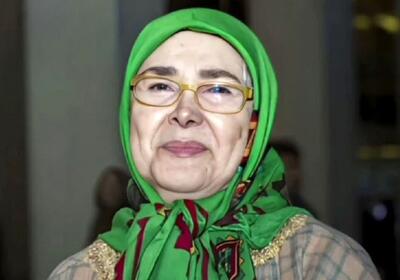 عکس بی حجاب و ژست عجیب آفرین عبیسی در کویر / خانم چادری در جوانی چقدر جذاب بود!
